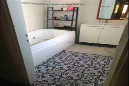 Dairenin tamamı konumu Sururi Mehmet Efendi Mahallesi,  Aynali Cesme Caddesi, Emin Cami Sokak, Deniz Apt, No:29, Beyoglu, 26 30 görüntüsü