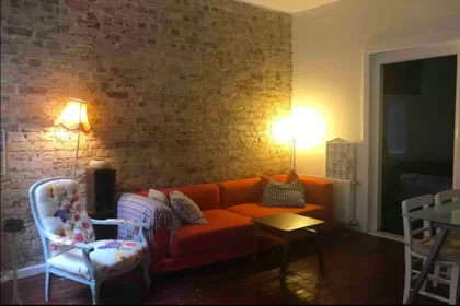Dairenin tamamı konumu Sururi Mehmet Efendi Mahallesi,  Aynali Cesme Caddesi, Emin Cami Sokak, Deniz Apt, No:29, Beyoglu, 5 30 görüntüsü