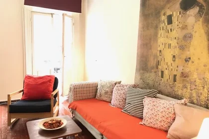 Dairenin tamamı konumu Sururi Mehmet Efendi Mahallesi,  Aynali Cesme Caddesi, Emin Cami Sokak, Deniz Apt, No:29, Beyoglu, 7 30 görüntüsü