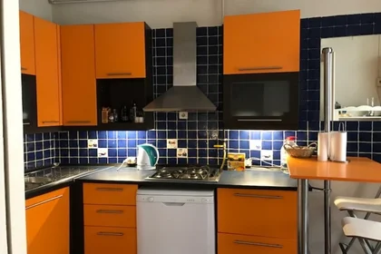 Dairenin tamamı konumu Sururi Mehmet Efendi Mahallesi,  Aynali Cesme Caddesi, Emin Cami Sokak, Deniz Apt, No:29, Beyoglu, 9 30 görüntüsü