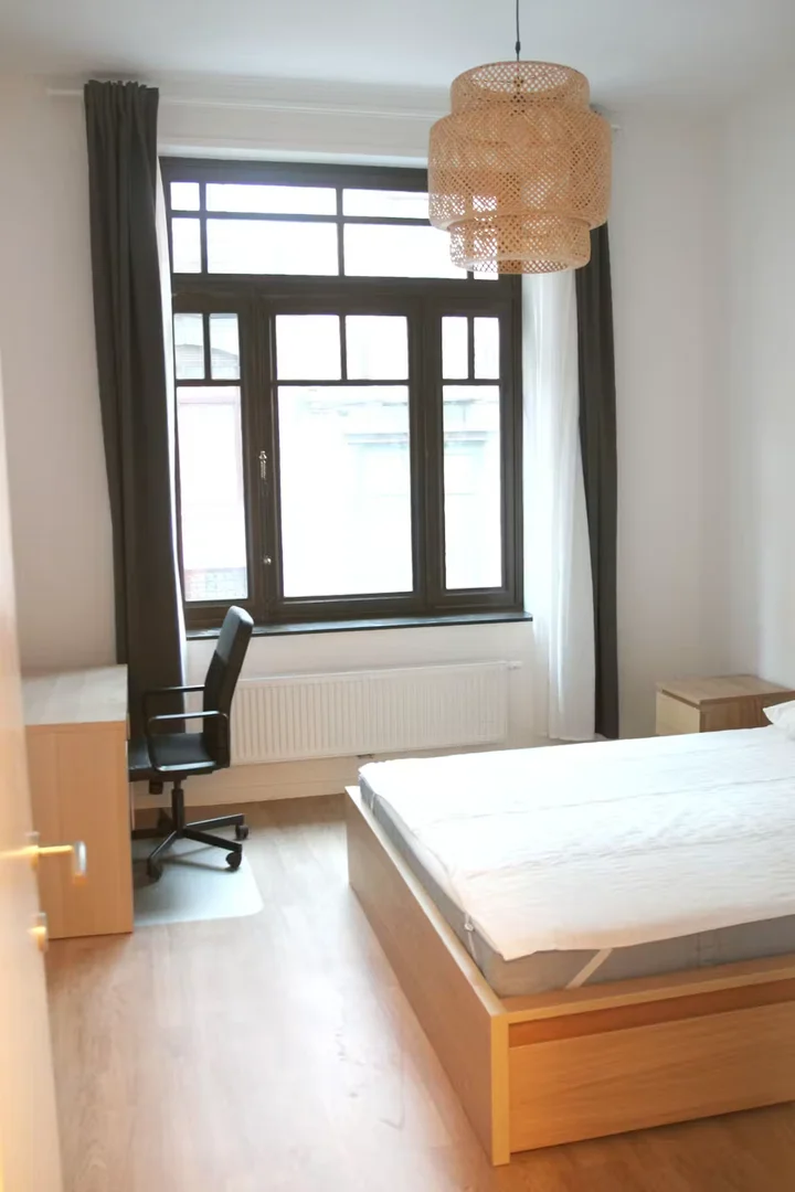 Quarto para alugar em apartamento de estudantes em , totalmente mobilado