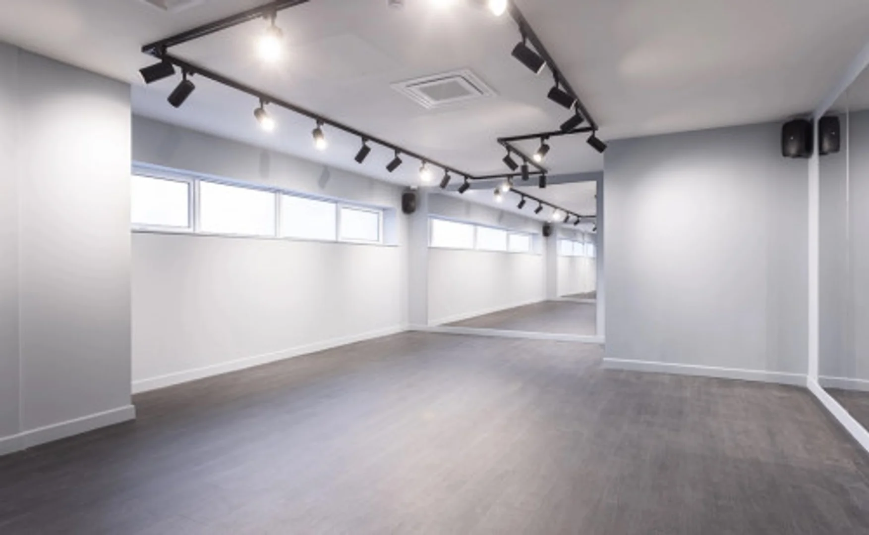Bright and airy student room with easy university access in 