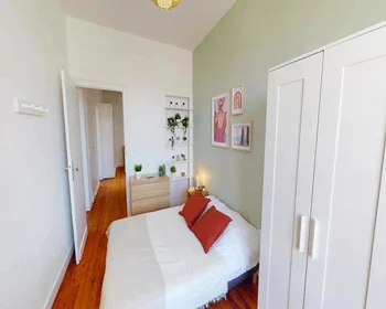 Chambre privée à 61 Rue du Jardin public, 33000 Bordeaux, France, image 1 de 10