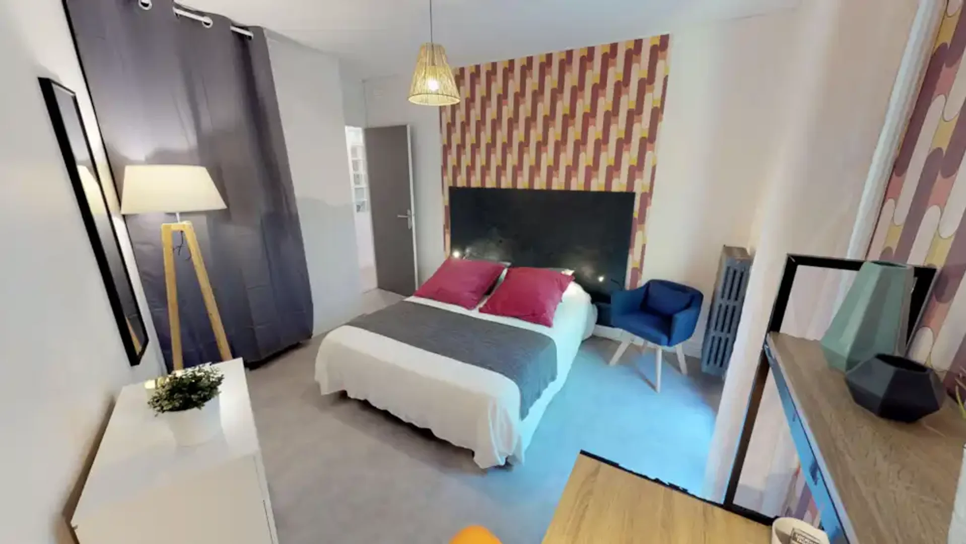 Habitación para estudiantes en  con área de estudio y facilidades compartidas
