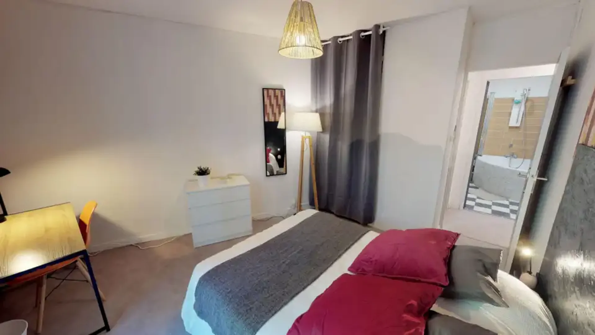 Habitación para estudiantes en  con modernas comodidades
