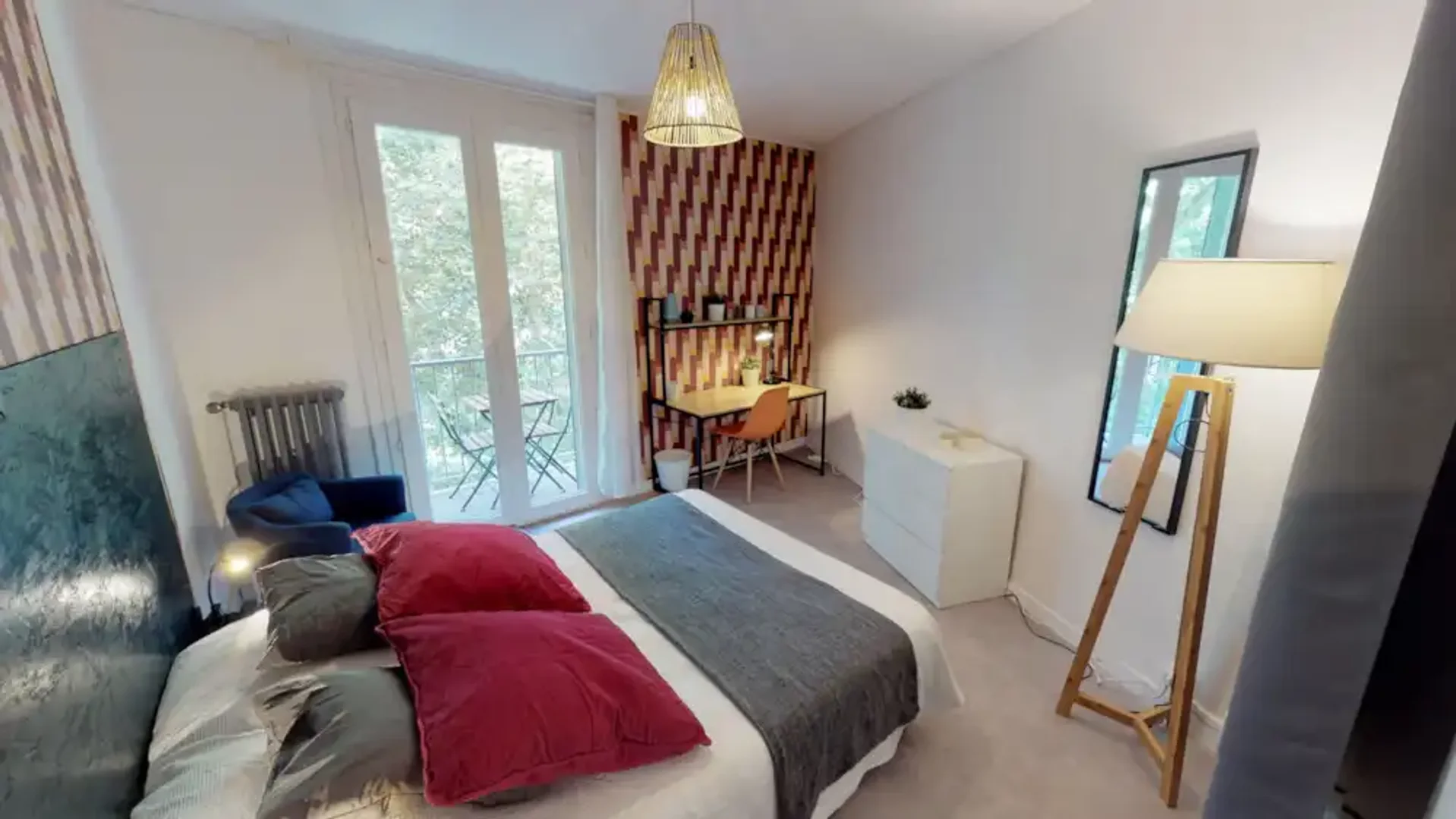 Habitación estudiantil económica con ubicación conveniente en 