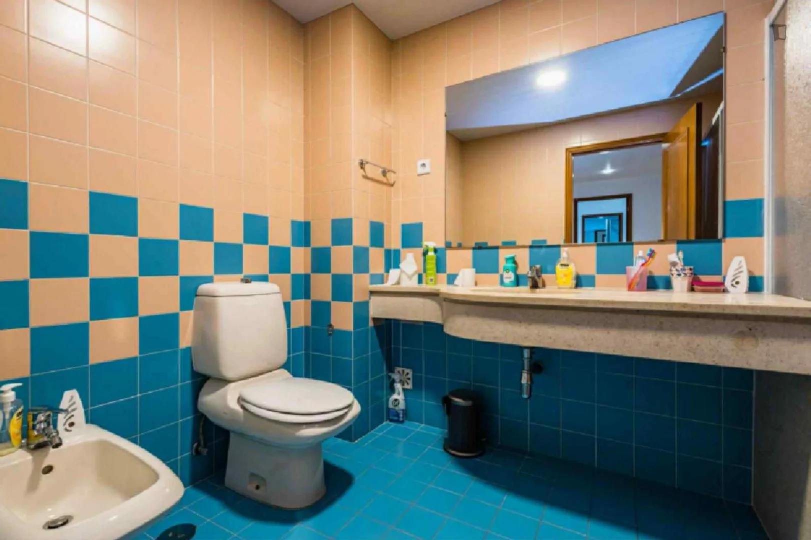 Quarto de estudante económico com localização conveniente em 