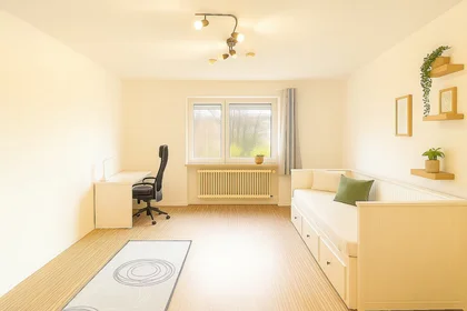 Private room at Milbertshofener Straße, Milbertshofen, image 1 of 10
