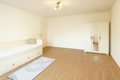 Private room at Milbertshofener Straße, Milbertshofen, image 2 of 10