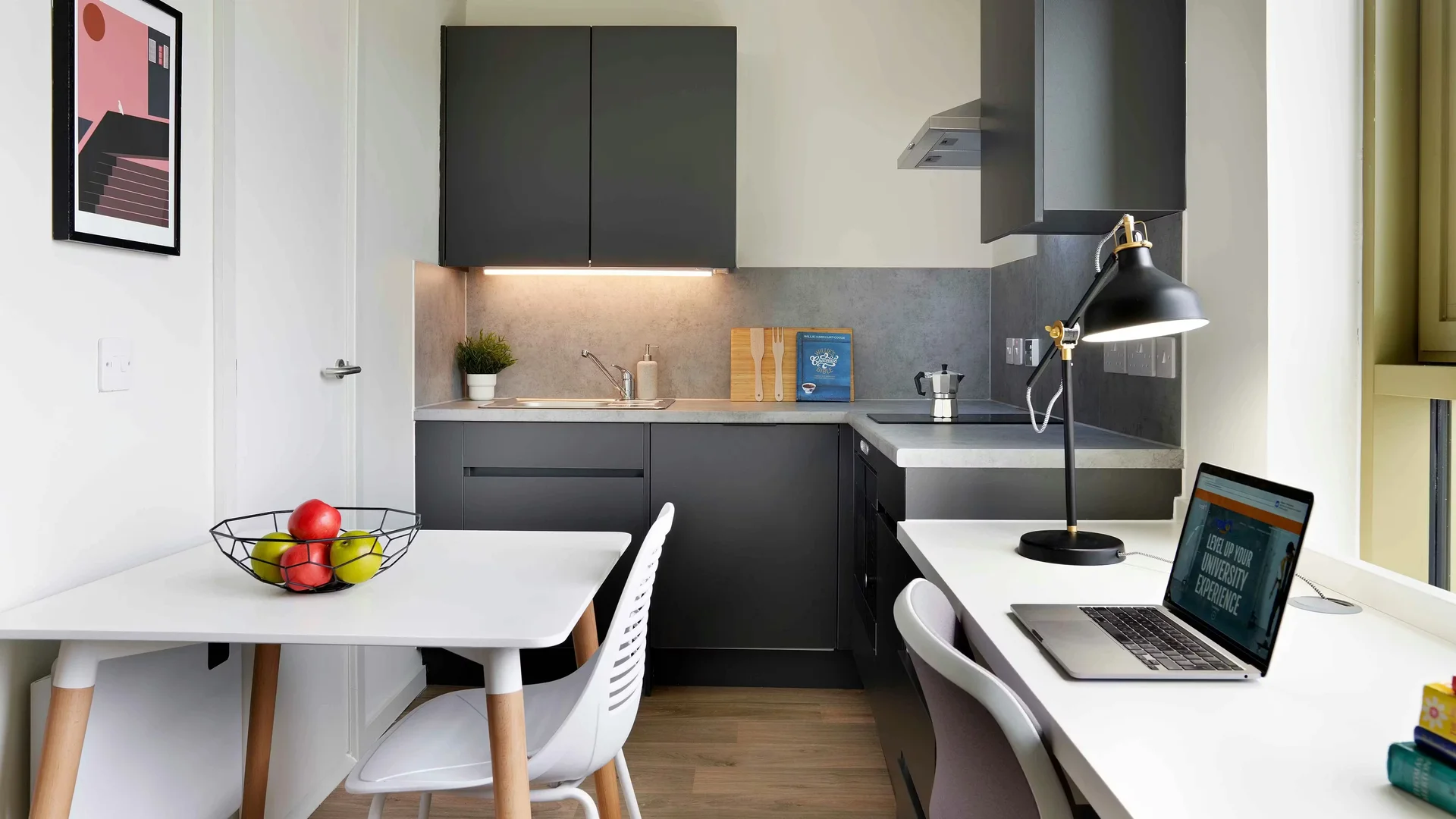 Quarto para alugar em apartamento de estudantes em , totalmente mobilado