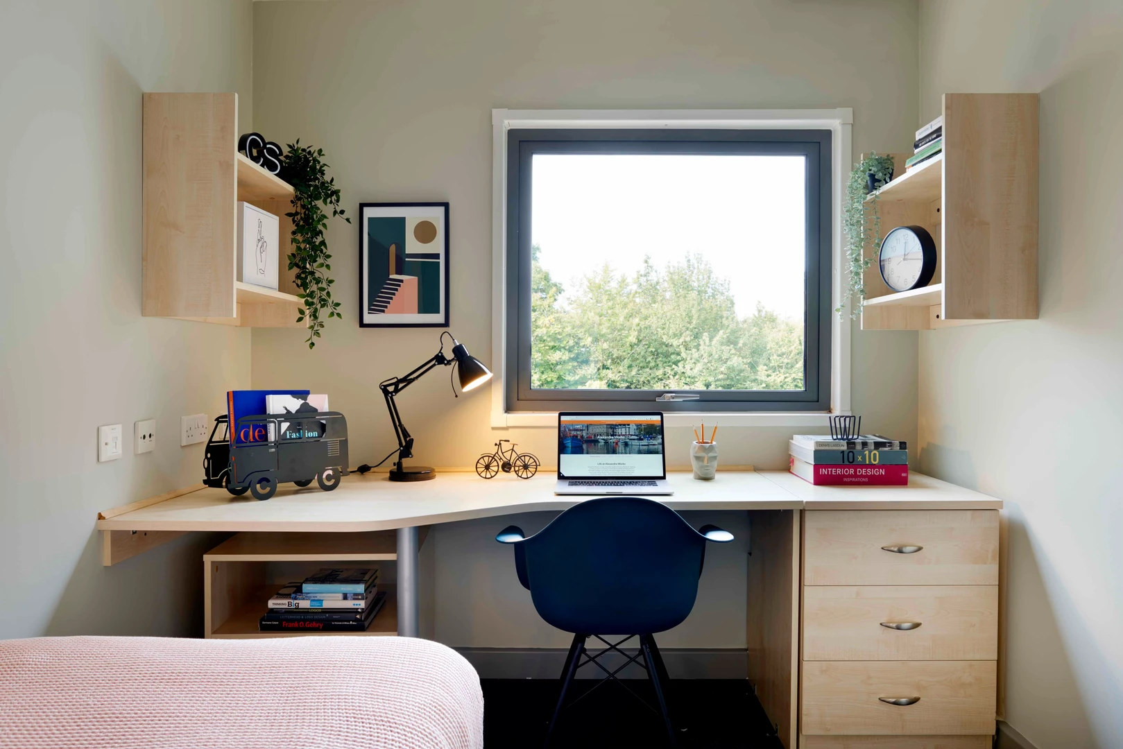 Economical student room with convenient location in 