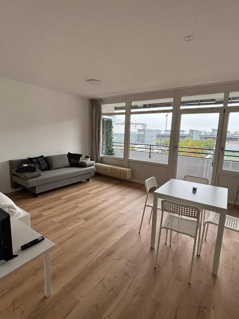 Student-friendly room in  with modern amenities