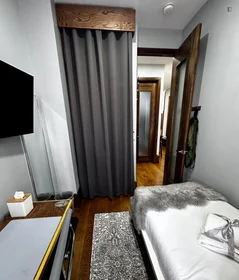 Quarto privado em Miller Ave, Brooklyn, NY, imagem 3 de 15