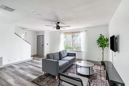 Chambre privée à #1017: Pasadena Los Angeles 91101, image 11 de 12