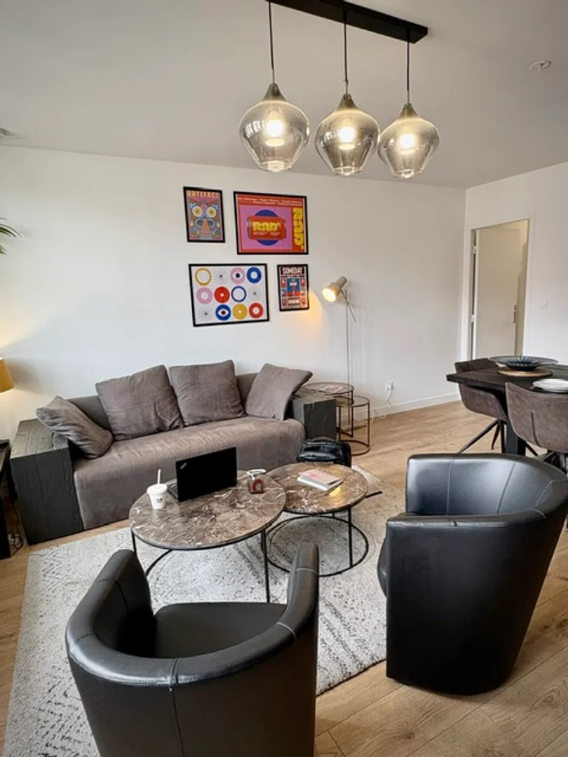 Zimmer in Studentenwohnung in  zu vermieten, voll möbliert