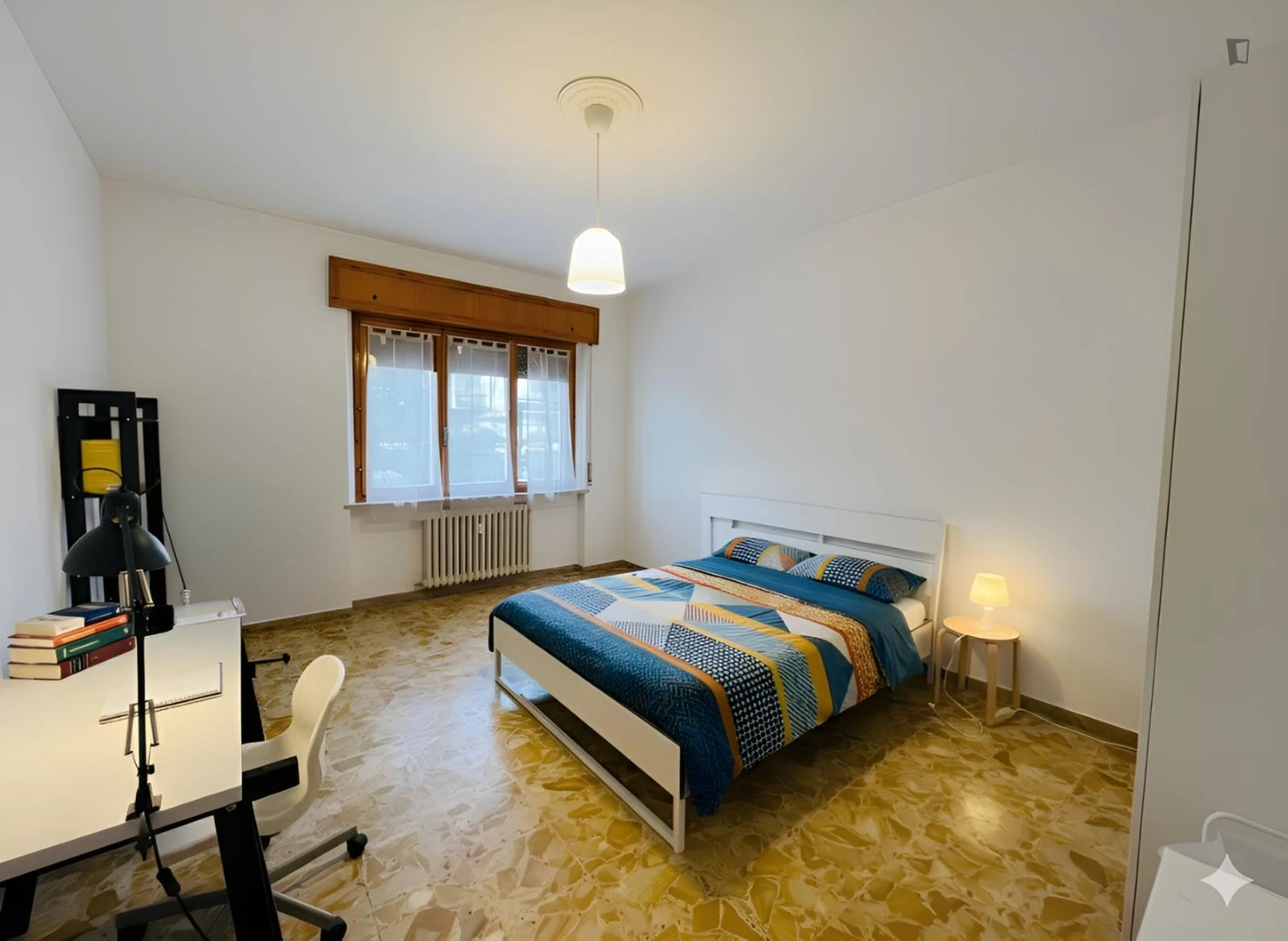 Room for rent in student apartment in , fully furnished