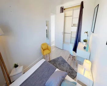 私人房间 在 49, rue du Faubourg Saint Jaumes, 10的图像1