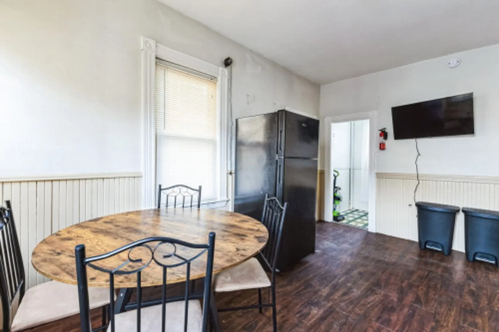 Bright and airy student room with easy university access in 