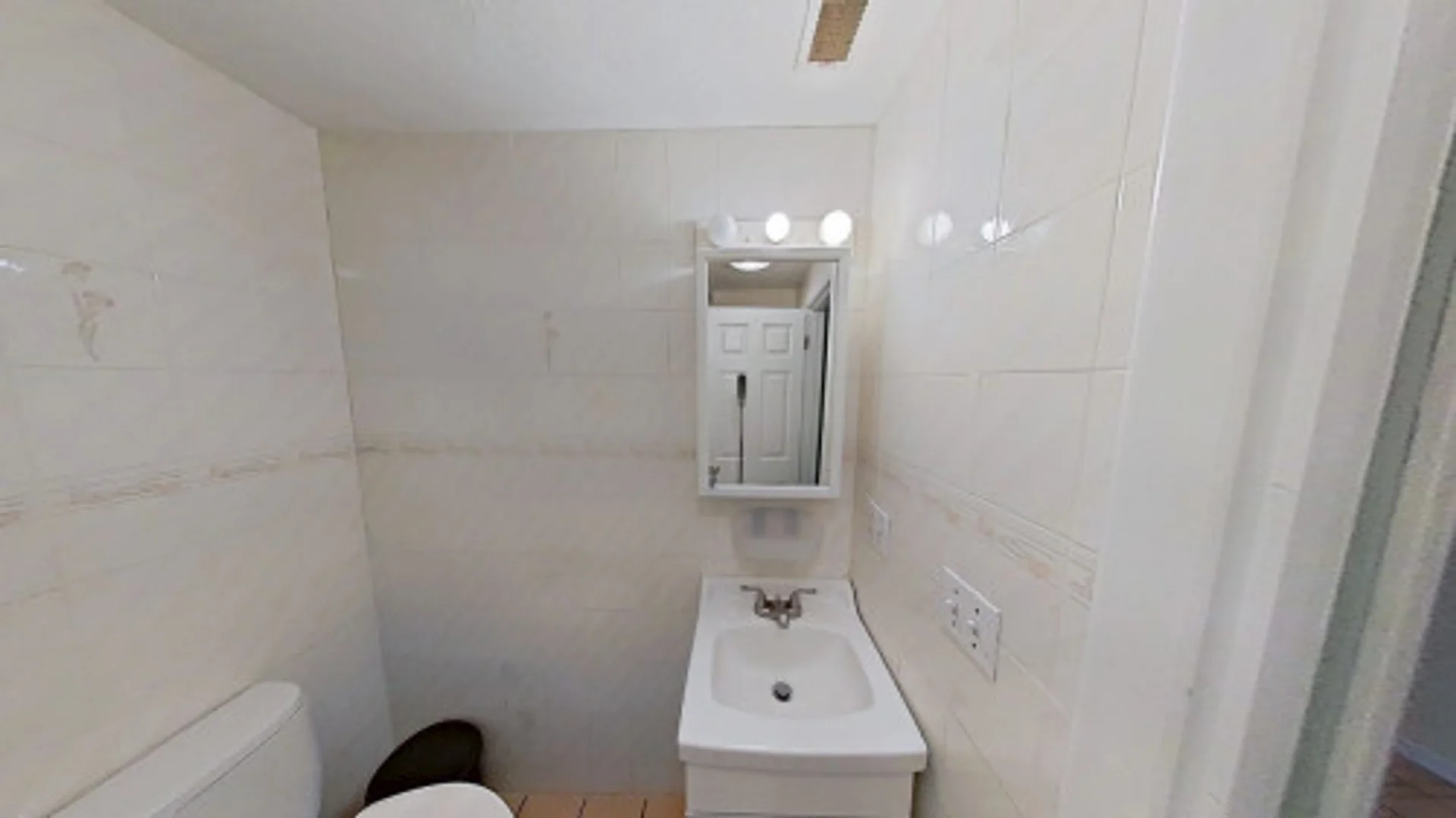 Budget-friendly student room close to campus in 