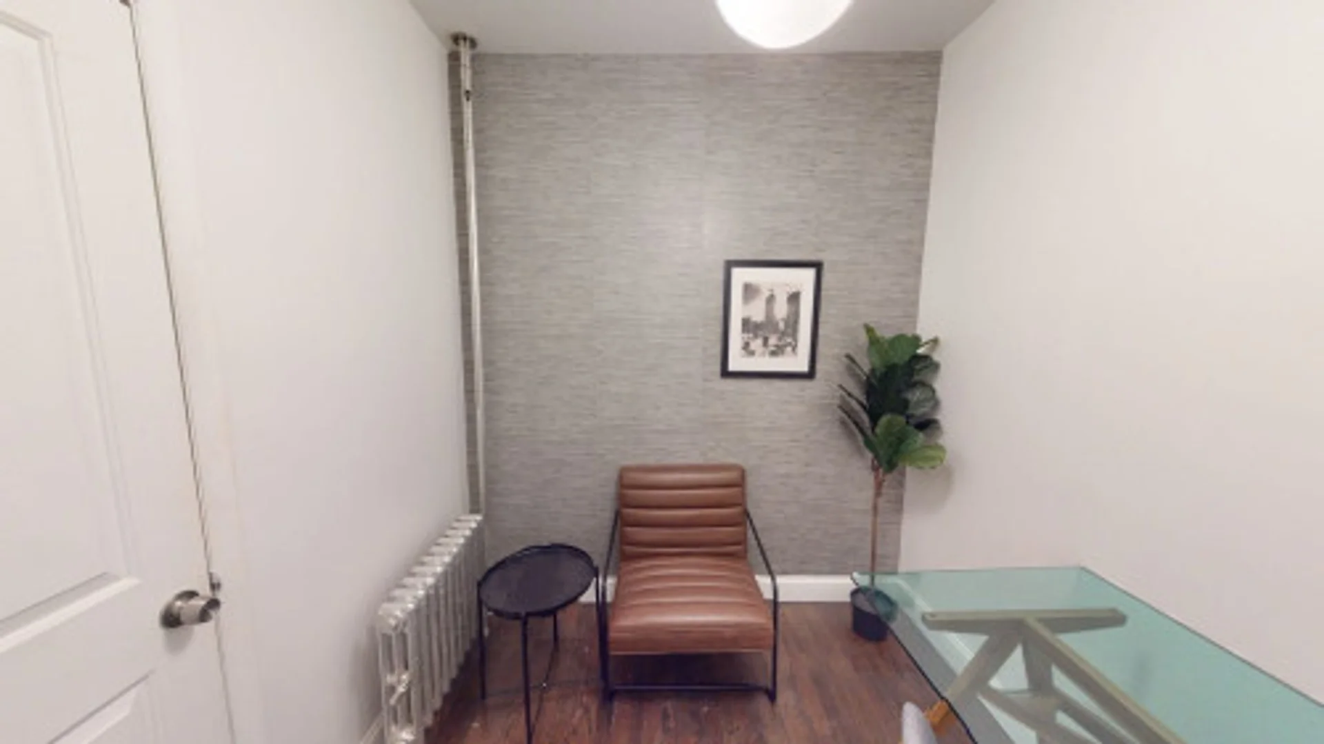 Quarto de estudante em  com área de estudo e instalações partilhadas
