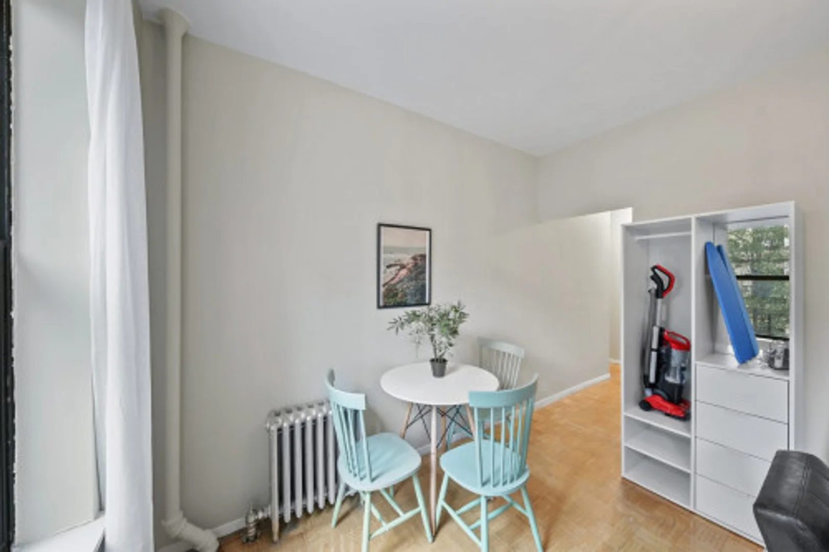 Bezahlbares Zimmer für Studenten mit ausreichender Beleuchtung in 