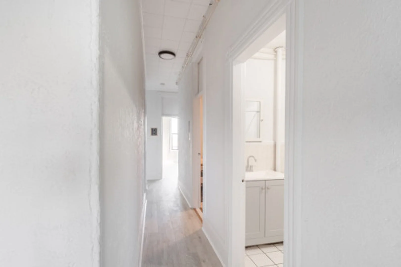 Room for rent in student apartment in , fully furnished