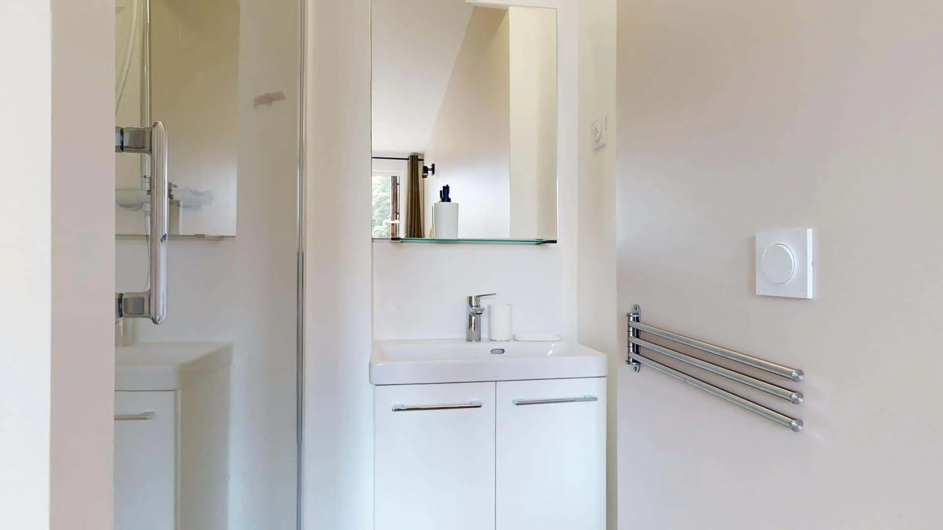 Affordable room for students with ample lighting in 