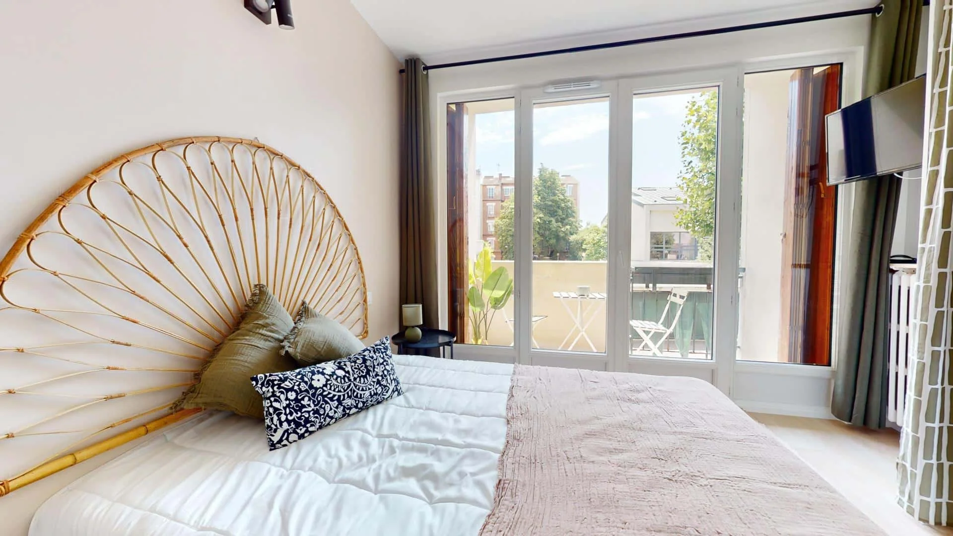 Budget-friendly student room close to campus in 