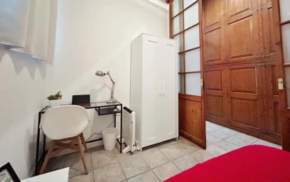 Private room at Carrer d'Avinyó, 24, Ciutat Vella, 08002 Barcelona, Spain, image 3 of 19