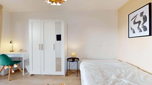 Özel oda konumu 83 Bd Charles de Gaulle, 92700 Colombes, France, 1 20 görüntüsü