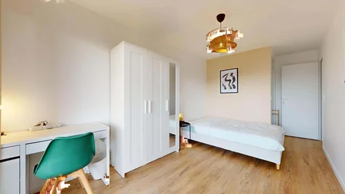 Özel oda konumu 83 Bd Charles de Gaulle, 92700 Colombes, France, 7 20 görüntüsü
