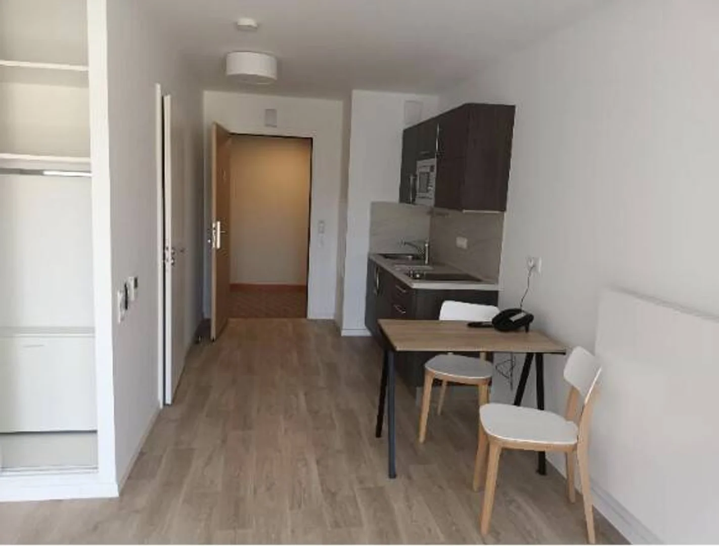 Habitación acogedora para estudiantes disponible en 