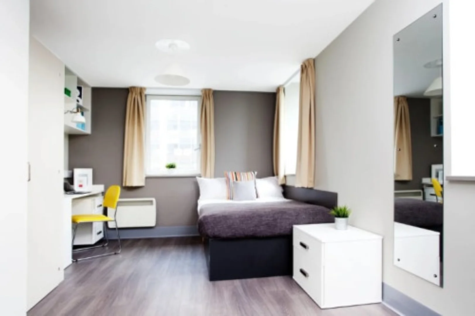 Habitación estudiantil económica con ubicación conveniente en 