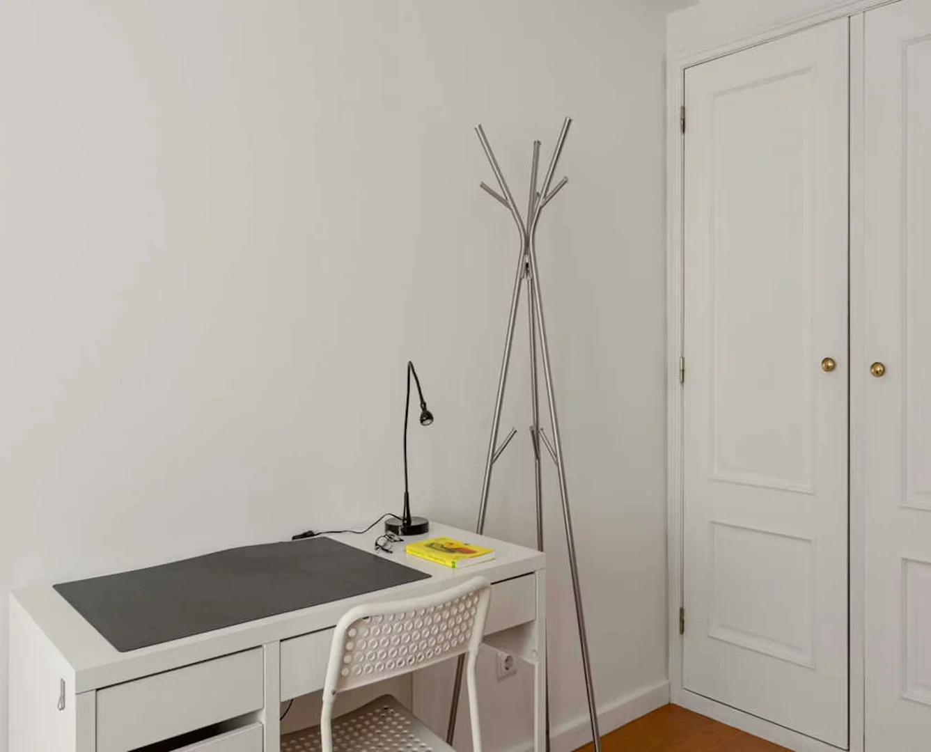 Funktionelles Studentenzimmer perfekt zum Studieren in 