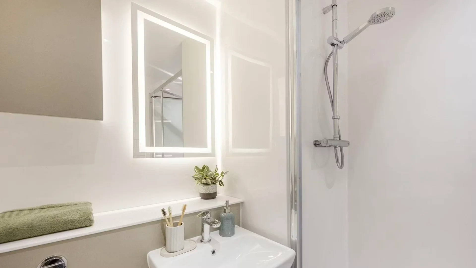 Chambre confortable pour étudiants disponible dans 