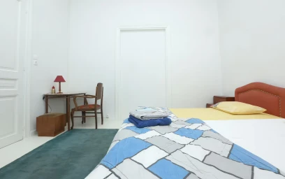{area} içinde aydınlık özel oda