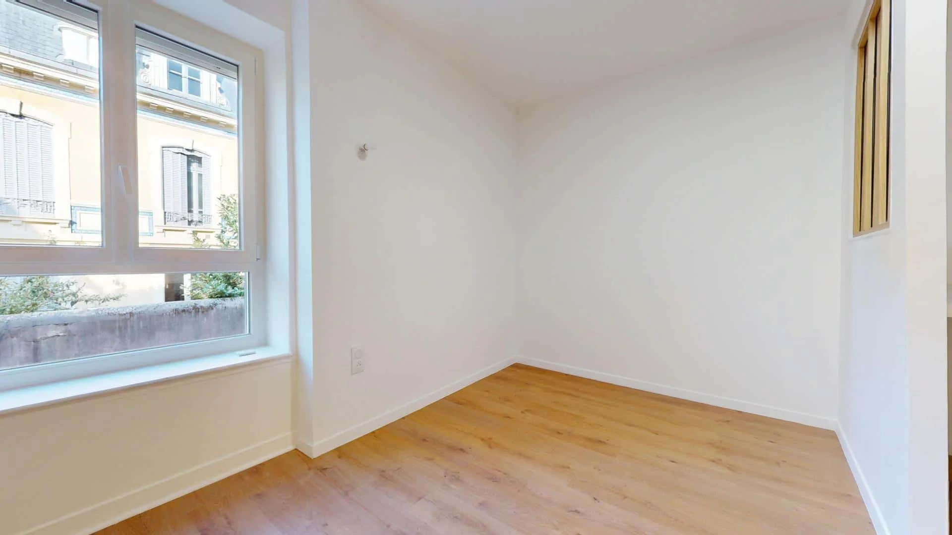 Comfortable and spacious student room in