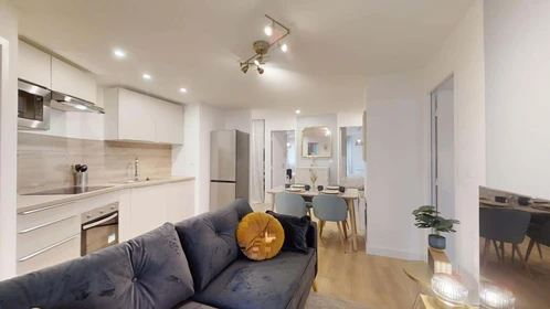Habitación privada en 9 Rue de la Bourdonnais, 44100 Nantes, France, imagen 7 de 13