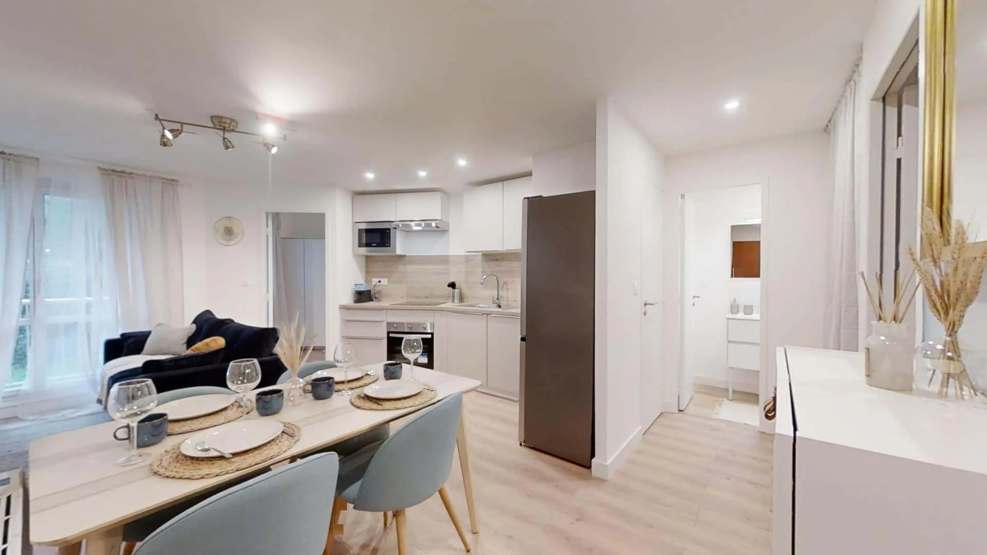 Habitación para estudiantes en  con área de estudio y facilidades compartidas
