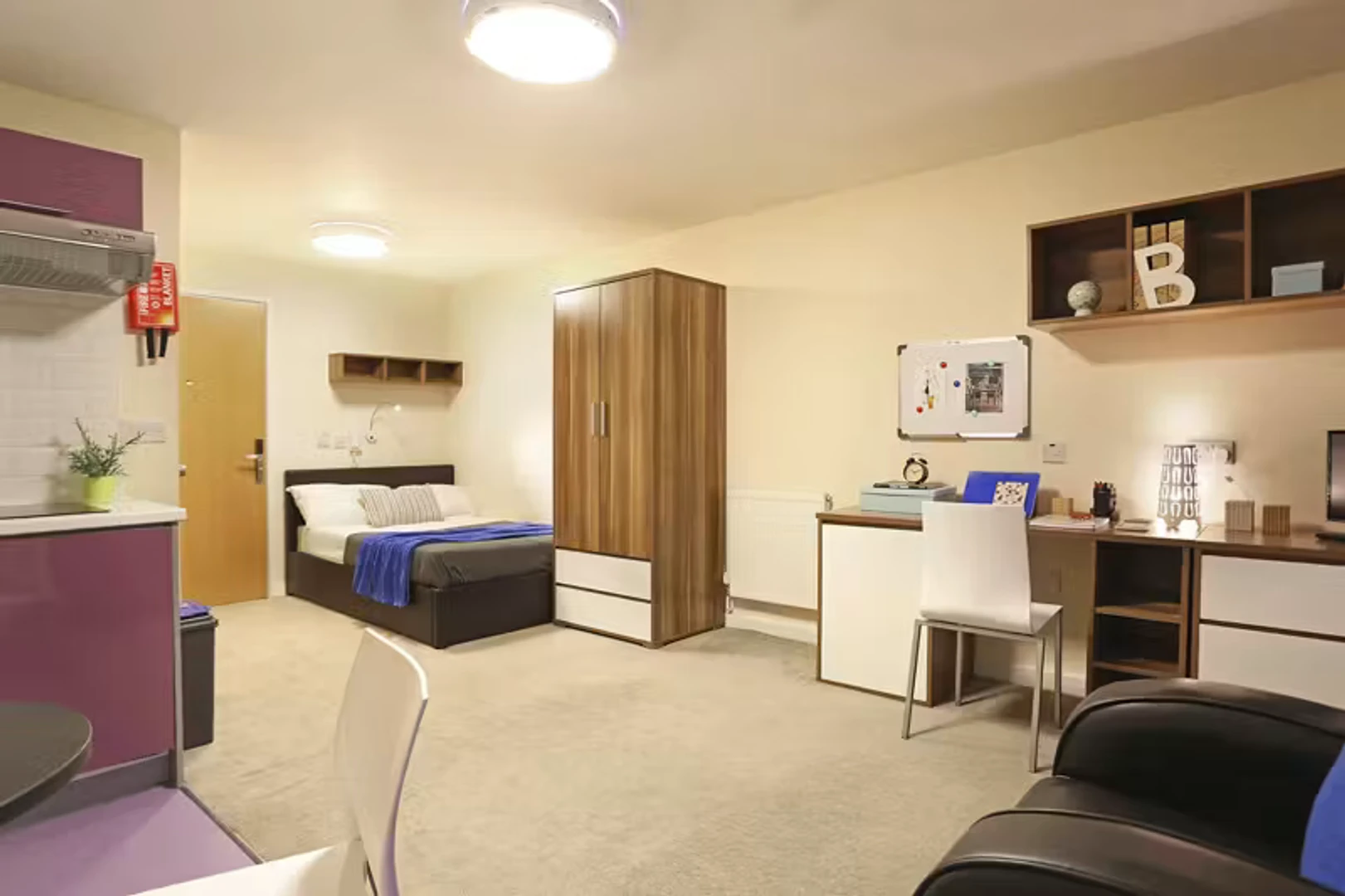 Bright and airy student room with easy university access in 