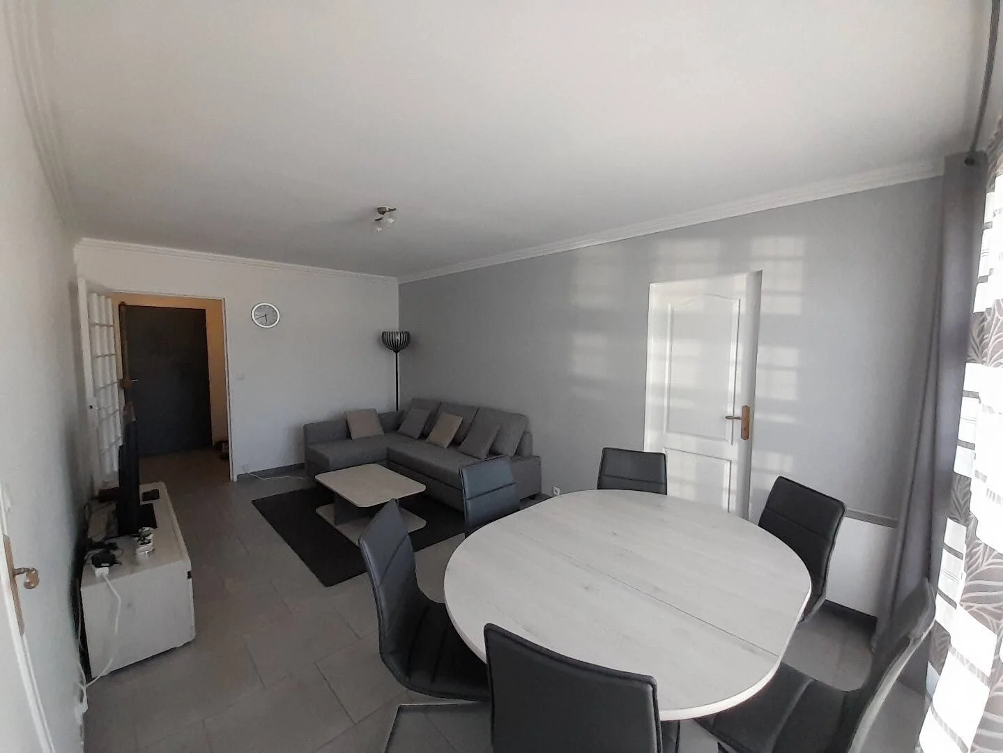 Chambre confortable pour étudiants disponible dans 