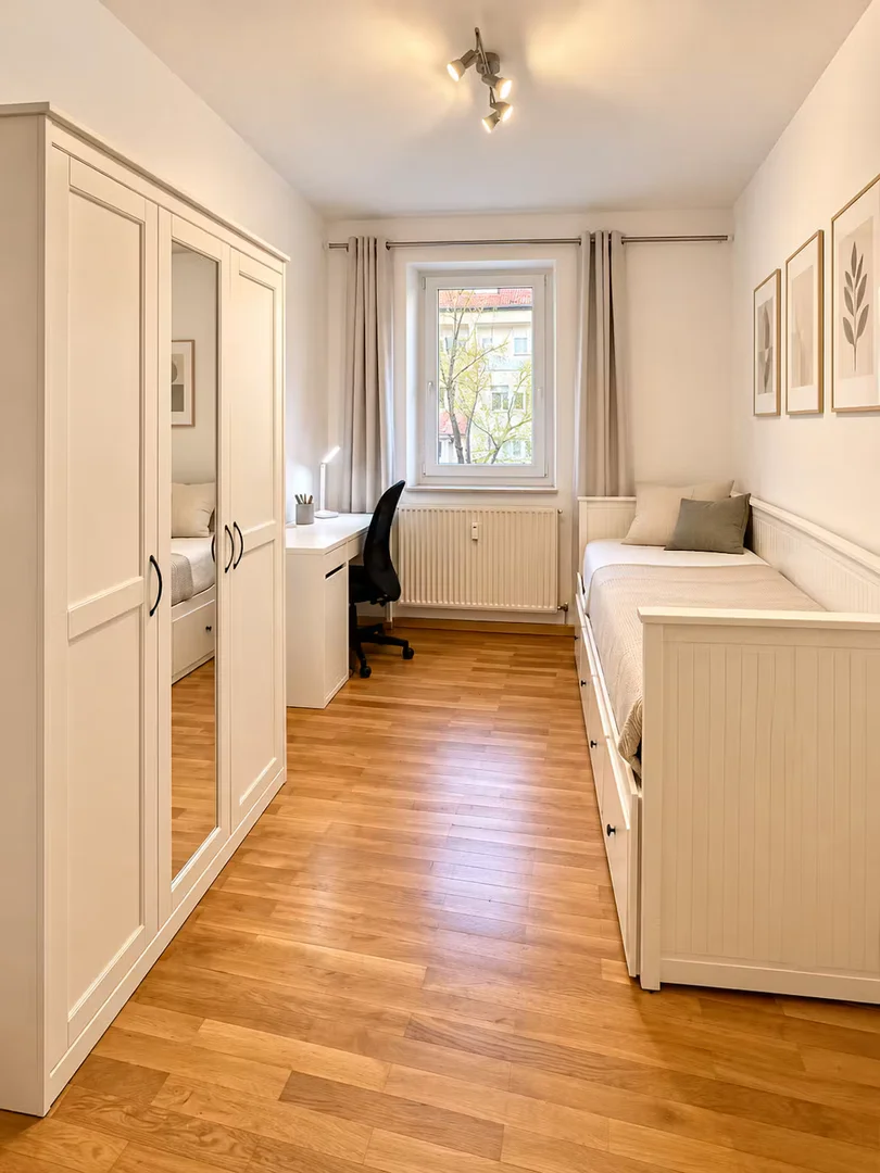Bright and airy student room with easy university access in