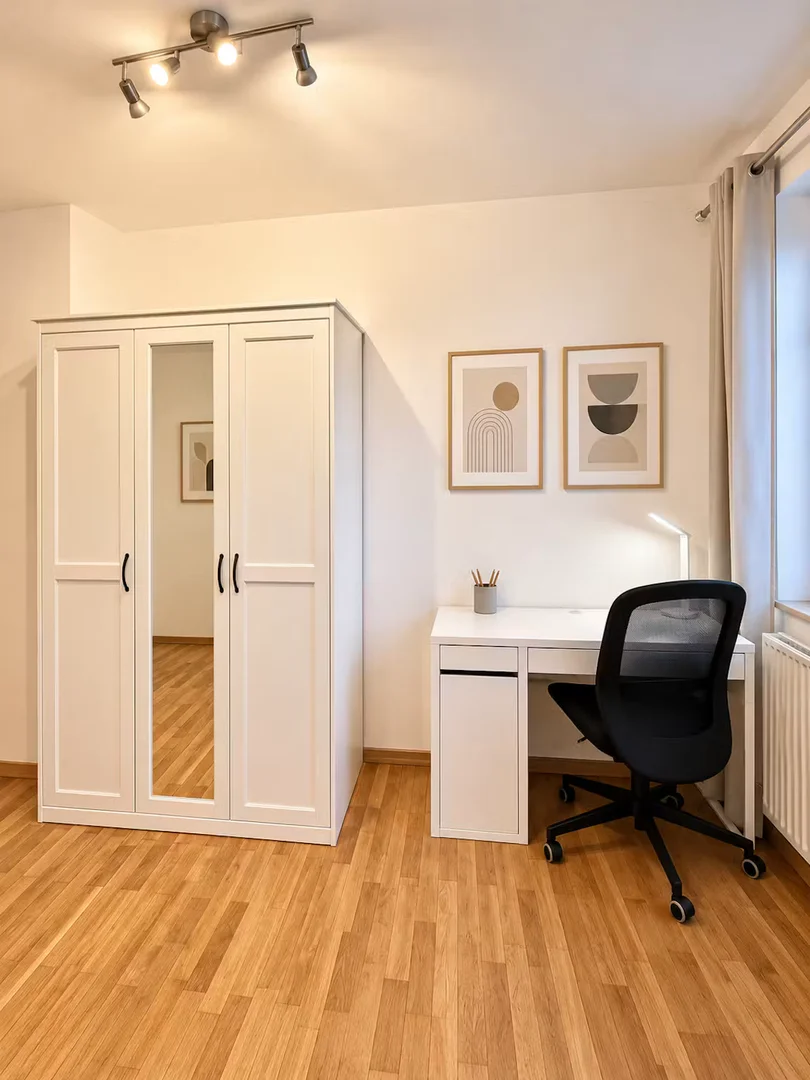 Comfortable and spacious student room in