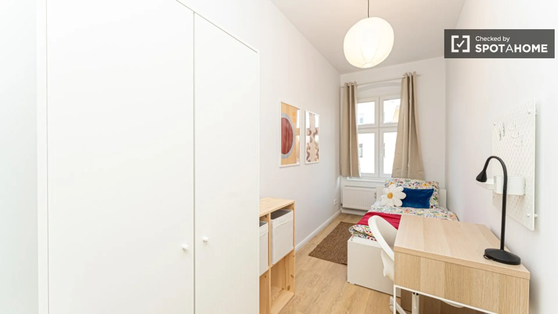Economical student room with convenient location in 