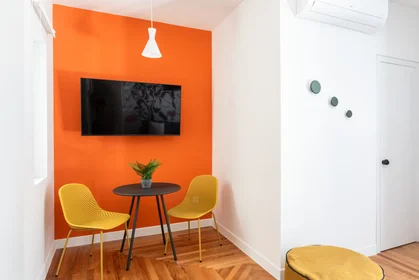 Dairenin tamamı konumu Georgiou Gennadiou, Athens, 5 10 görüntüsü