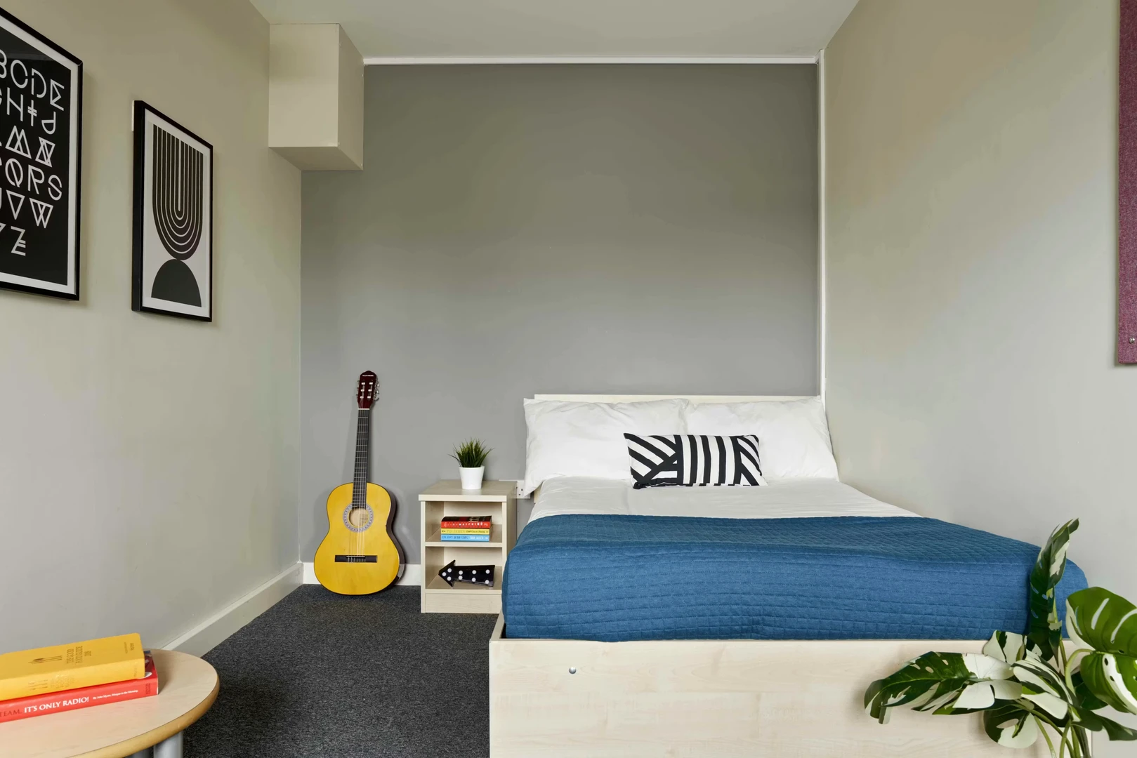 Chambre confortable pour étudiants disponible dans 