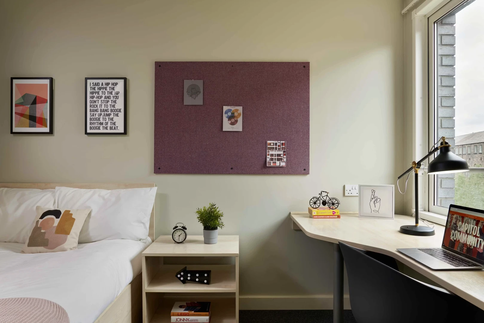 Chambre confortable pour étudiants disponible dans 