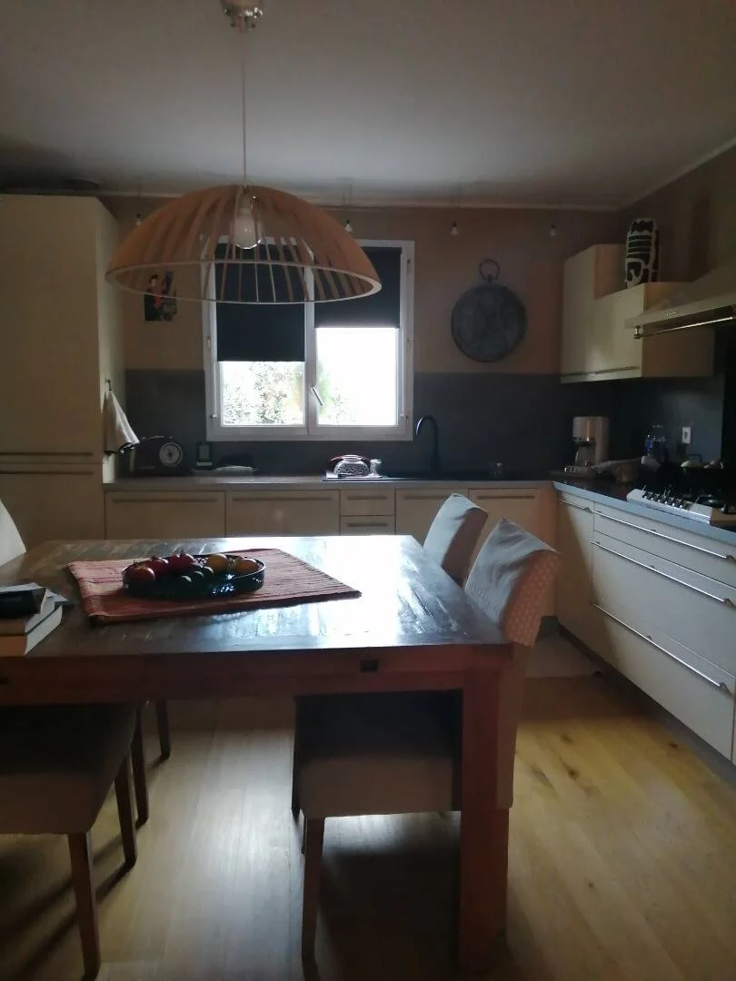 Habitación estudiantil amplia y cómoda en 