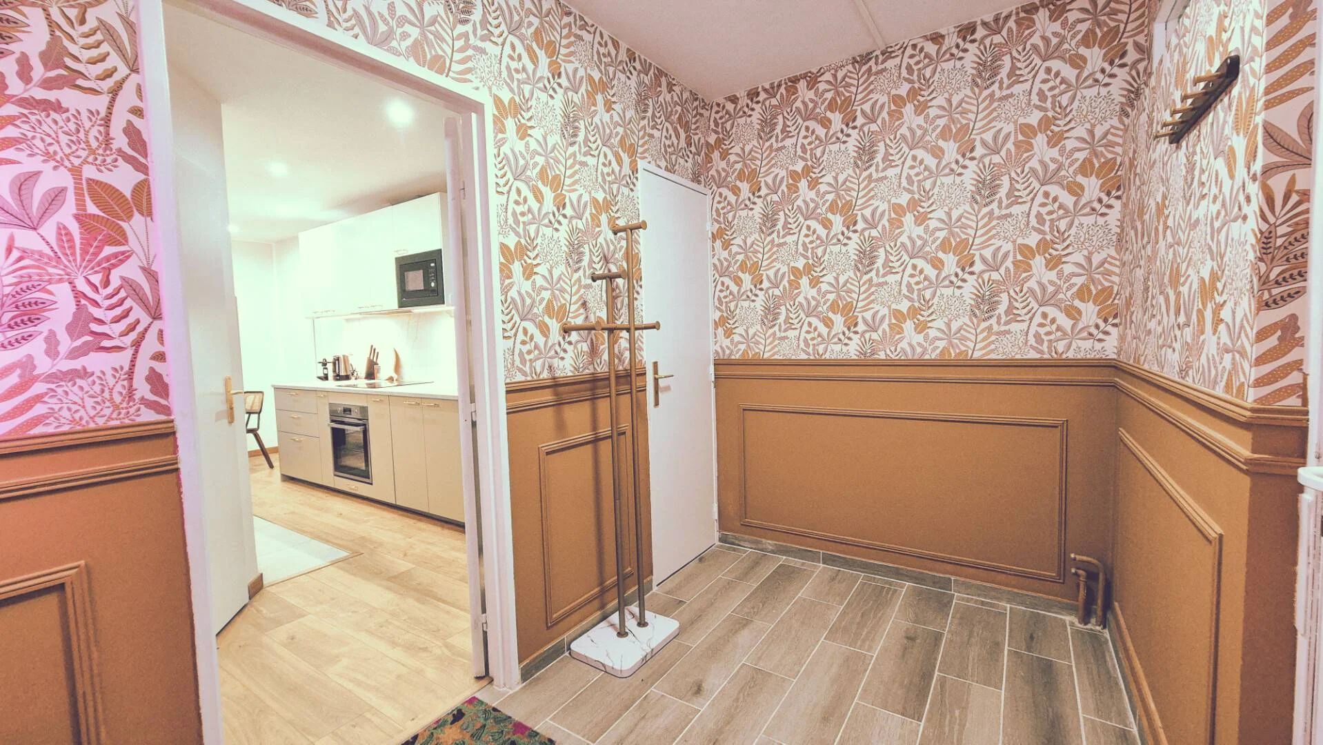 Affordable room for students with ample lighting in 