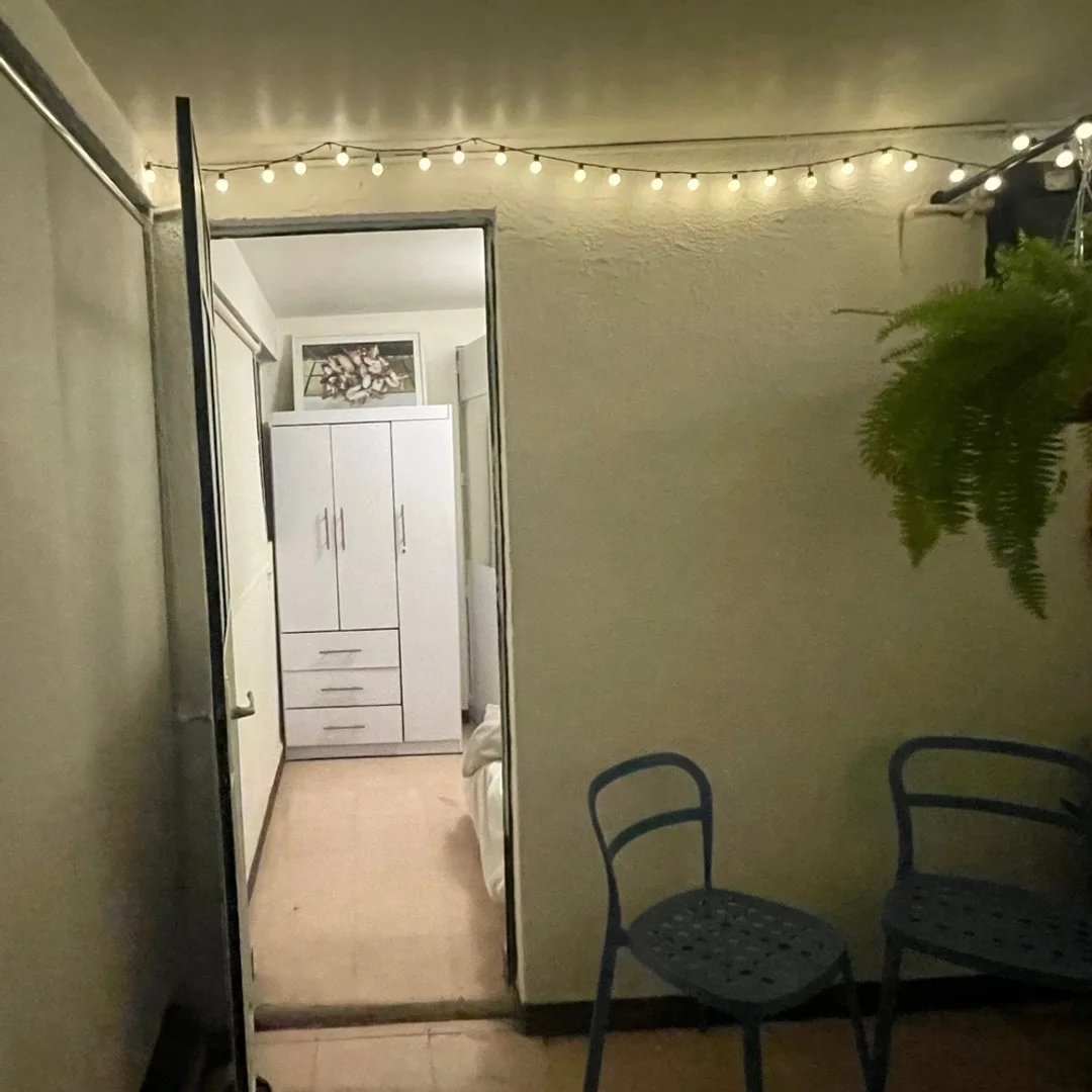 Habitación estudiantil económica cerca del campus en